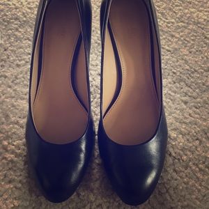 Michael Kors black leather pumps